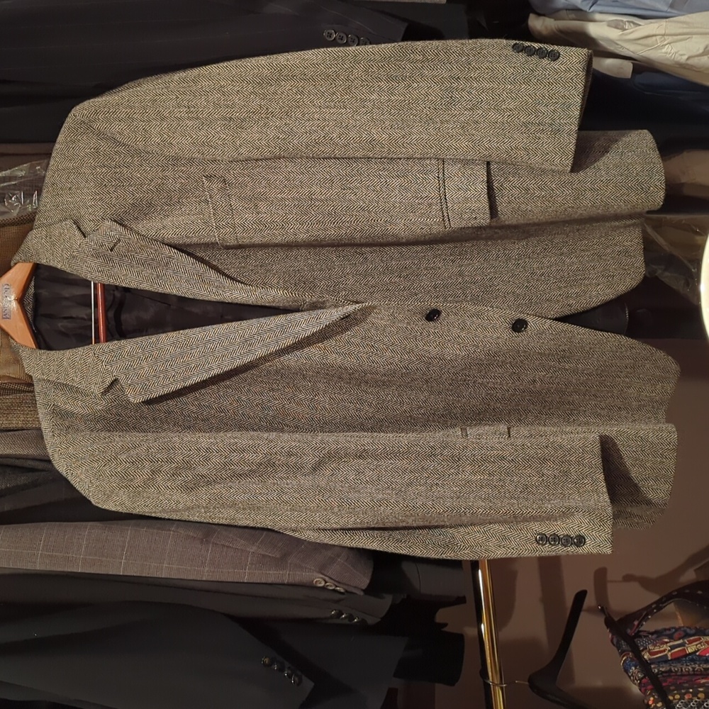 Paul Frederick black and white herringbone blazer with black buttons 50R.